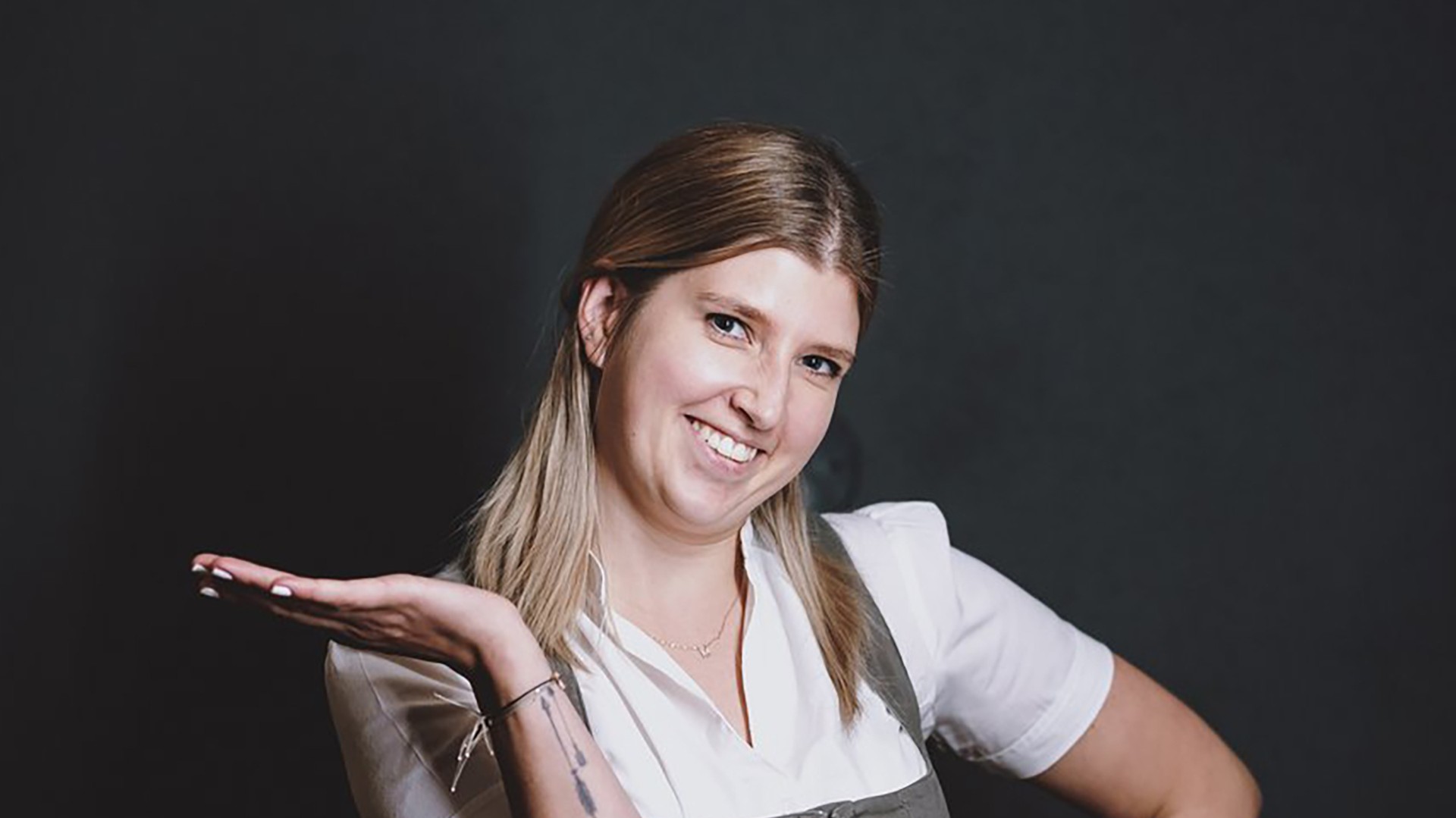Am 2. Oktober 2023 steht Magdalena Schwarz – ihres Zeichens Küchenchefin im Boutiquehotel Margarethenstein in Kaprun – bei den vierten Festspielen der Alpinen Küche in Zell am See Kaprun auf der Bühne.